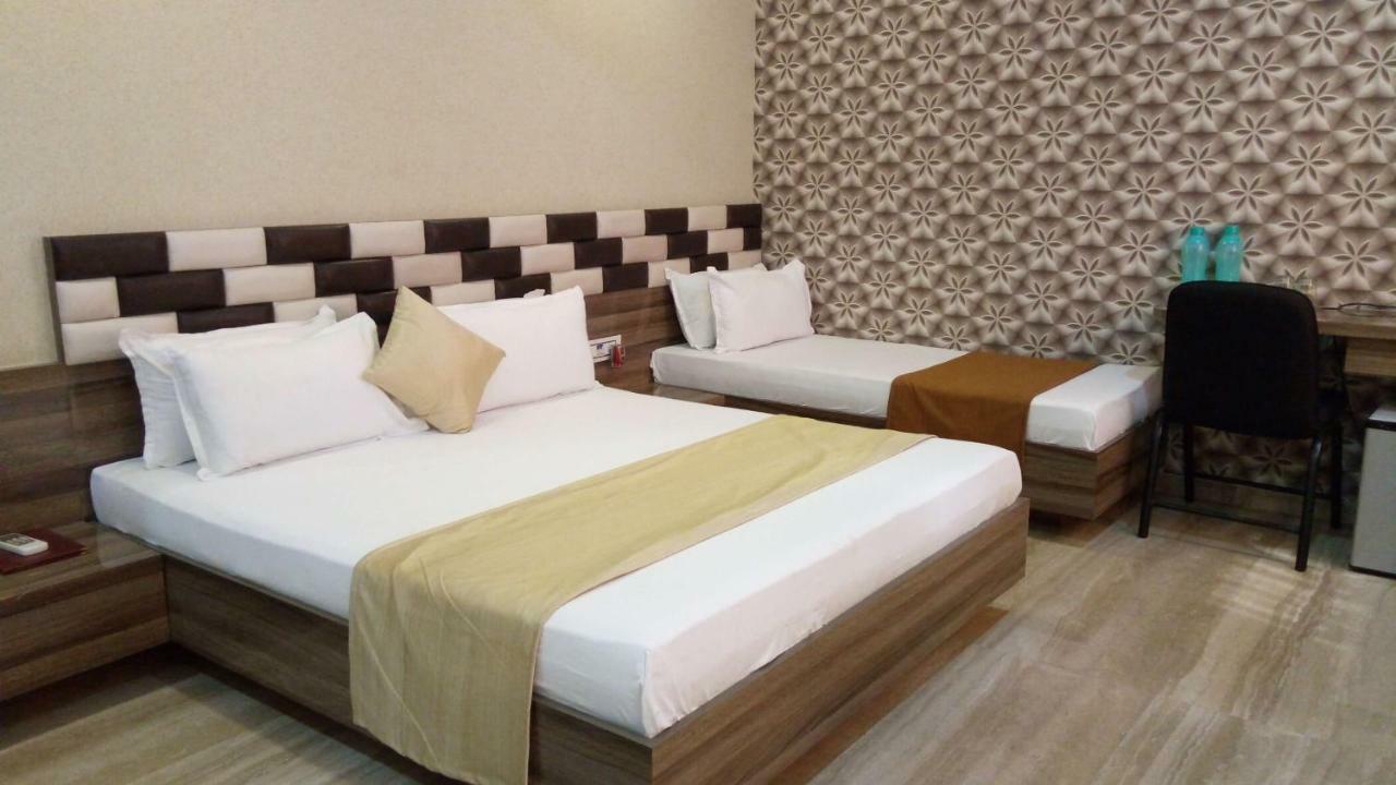 Hotel Shahi Darbar Navsari Eksteriør bilde