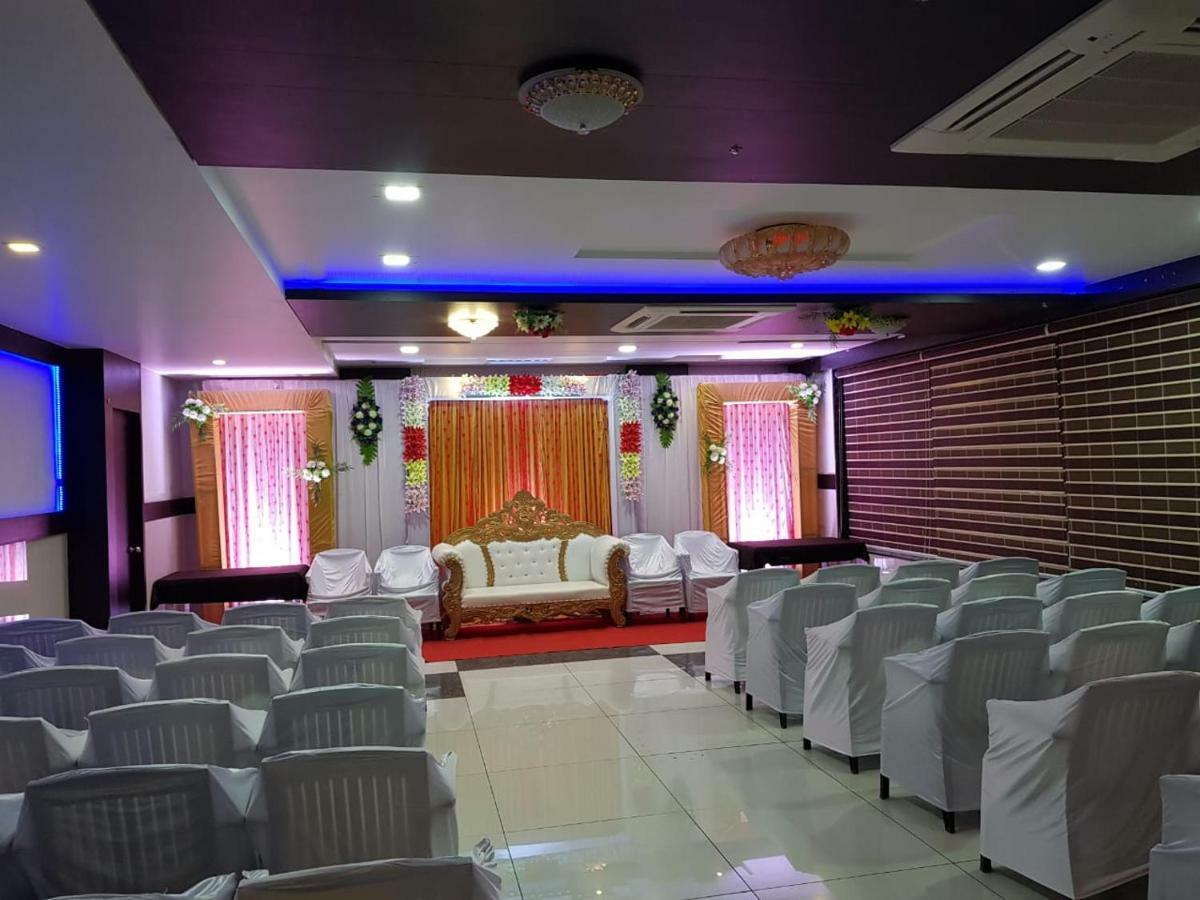 Hotel Shahi Darbar Navsari Eksteriør bilde